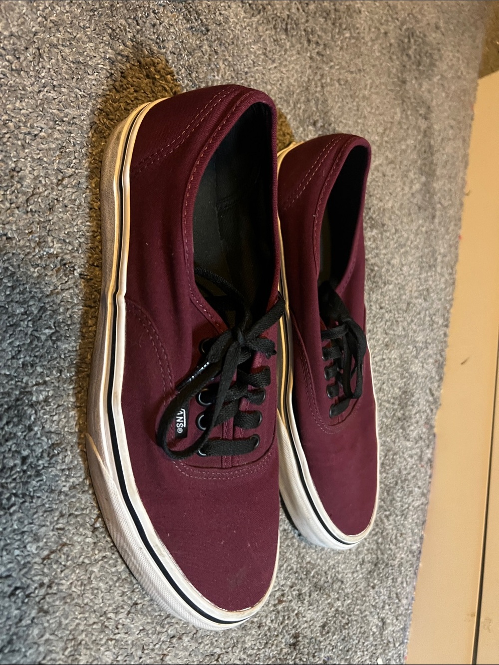 Vans Men’s Low-Top Canvas Sneakers in Burgundy with Black Laces - Picture 3 of 7